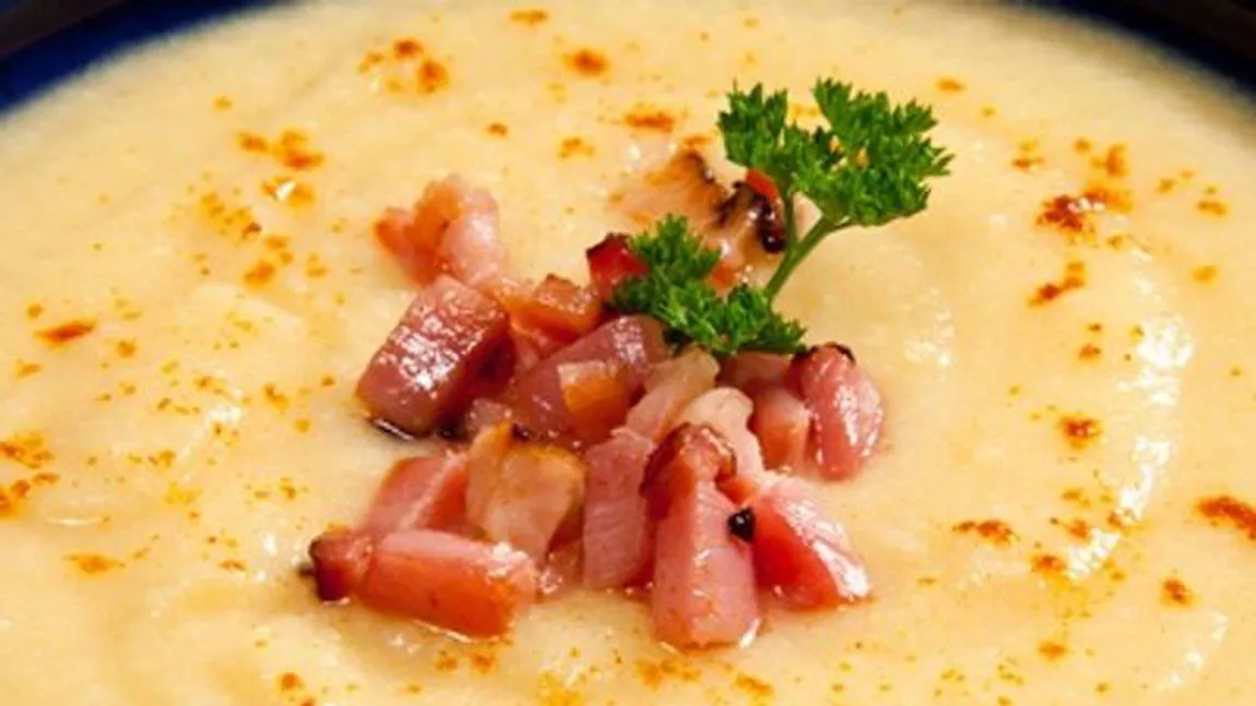 Supa cremă de cartofi cu bacon, o variantă delicioasă și plină de gust a supei cremă