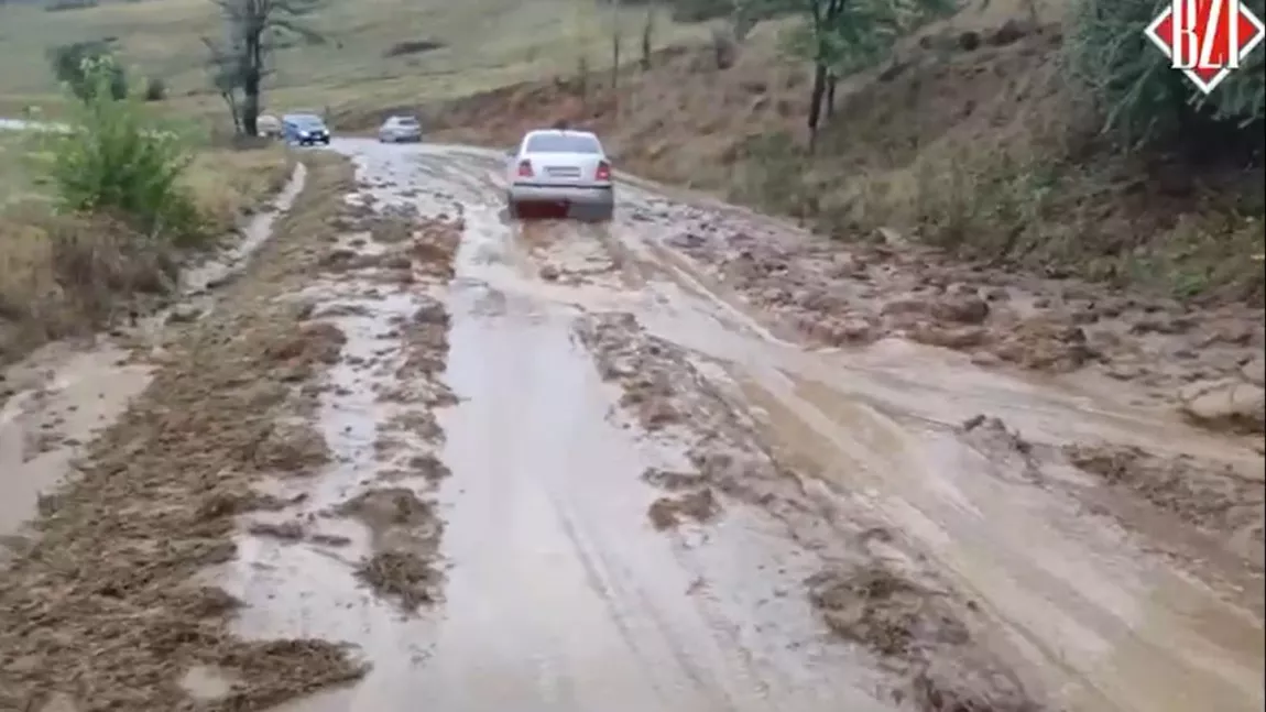 Inundațiile au făcut prăpăd și în Iași! Un drum din comuna Gorban este blocat