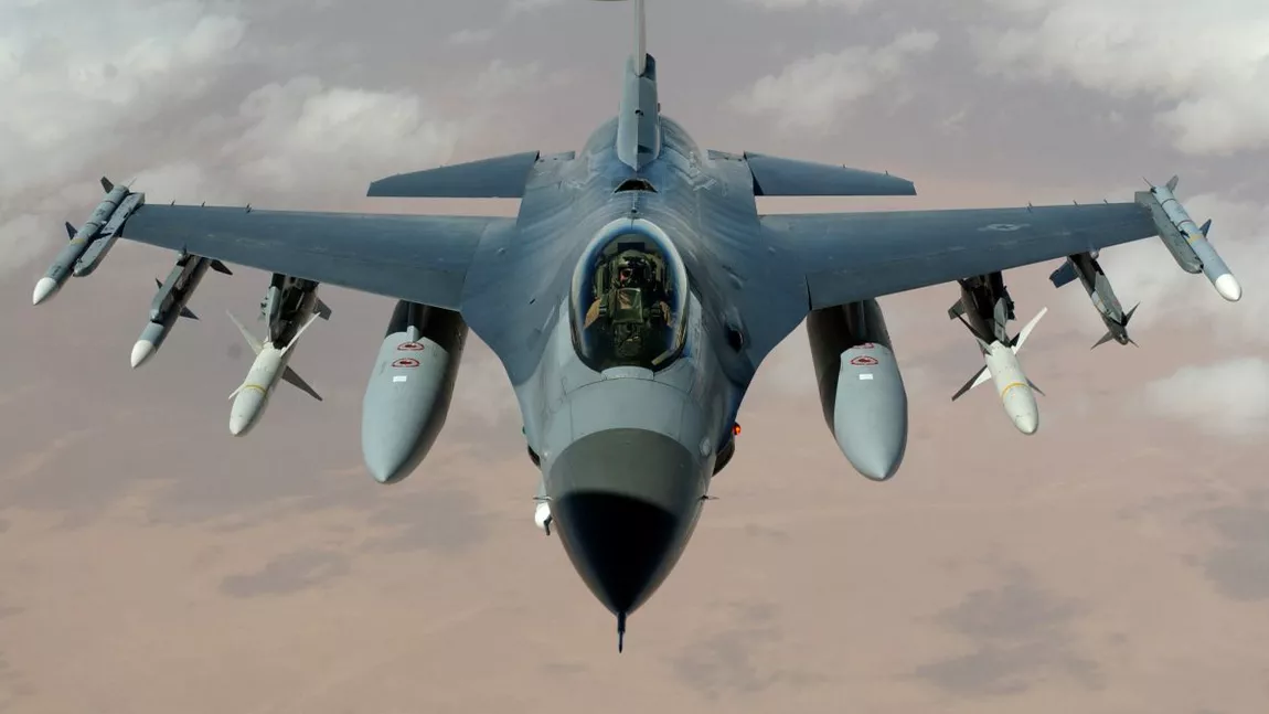 Primii piloții ucraineni au ajuns în România! Au început antrenamentele pe avioanele F-16