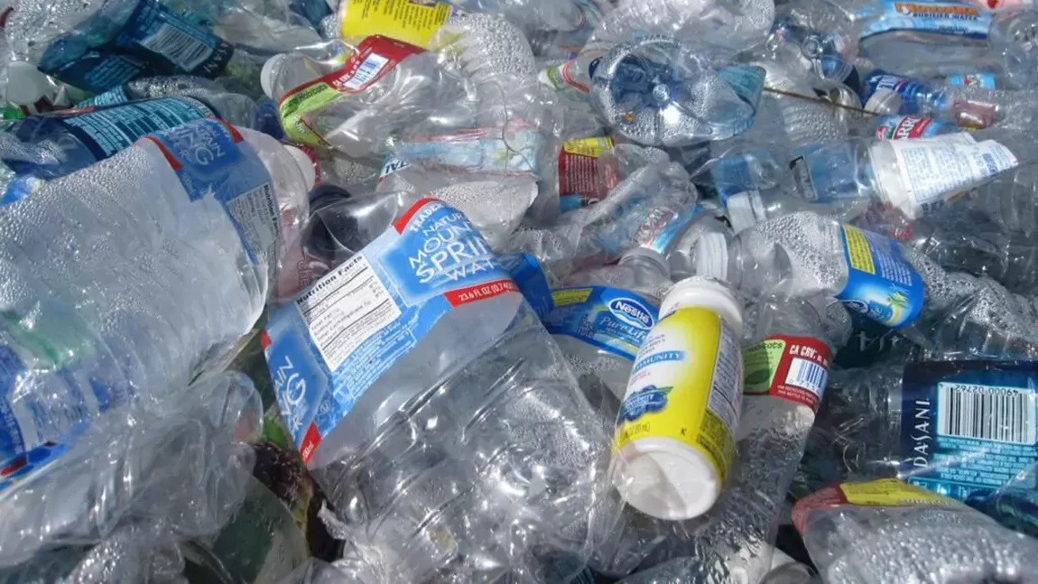 Aproape 23 de tone de deşeuri plastice, oprite la intrarea în România