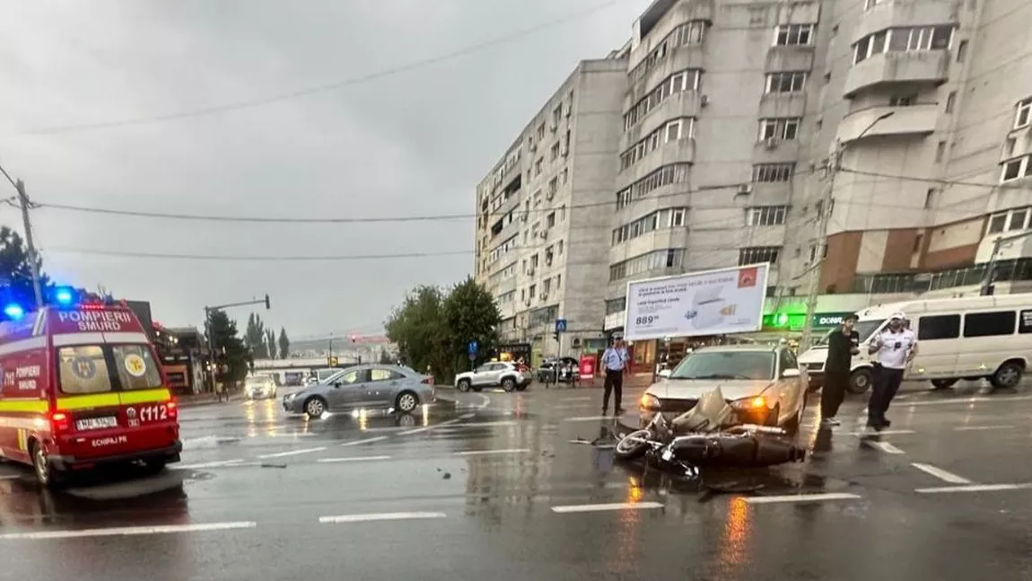 Impact între un autoturism şi o motocicletă, în municipiul Iași