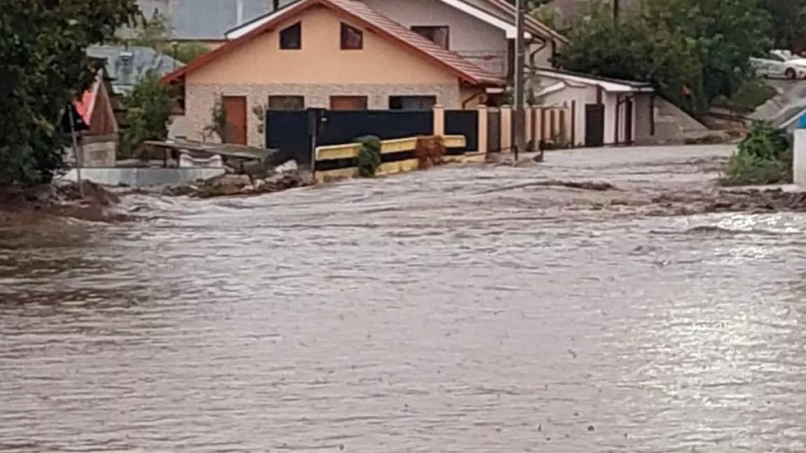 Ploi torențiale de 165 l/mp la granița județelor Vaslui și Galați: Cod roșu de inundații emis pentru râurile Siret și Prut