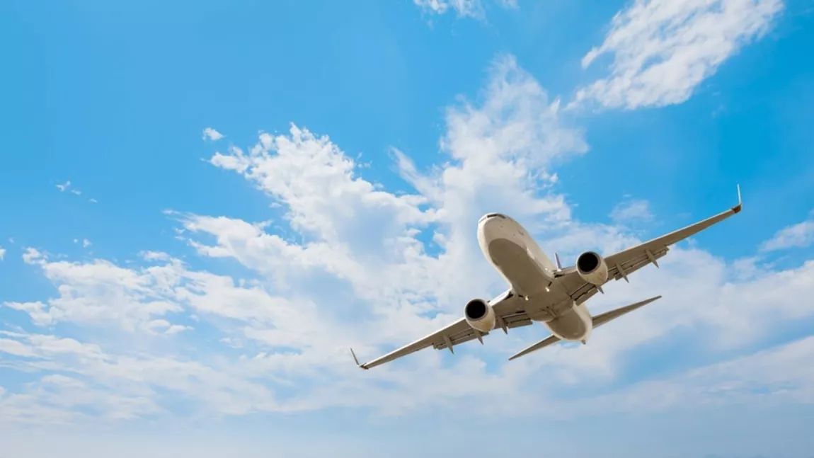 De ce avioanele zboară în cerc înainte de aterizare! Explicația care surprinde mulți pasageri