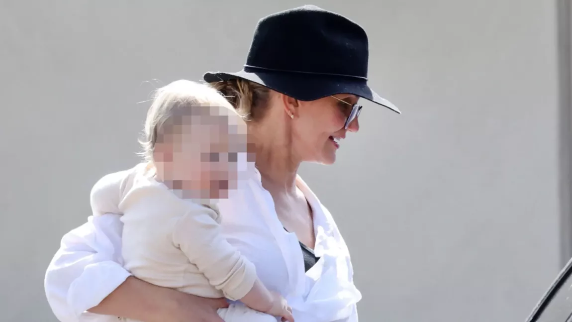 Cameron Diaz, mamă devotată! Actrița, surprinsă într-o rară apariție cu fiul său în Santa Barbara