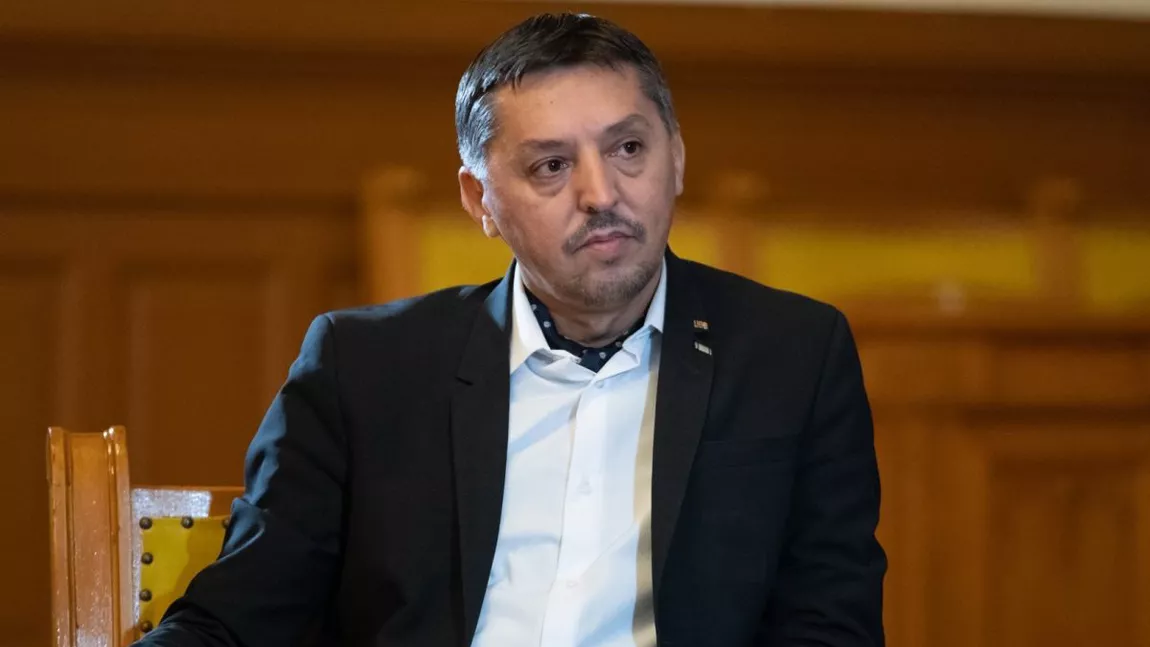 Ministrul Educației, Daniel David, a răspuns la criticile decanilor Facultăților de Istorie privind modificările ce vizează disciplina în programa școlară