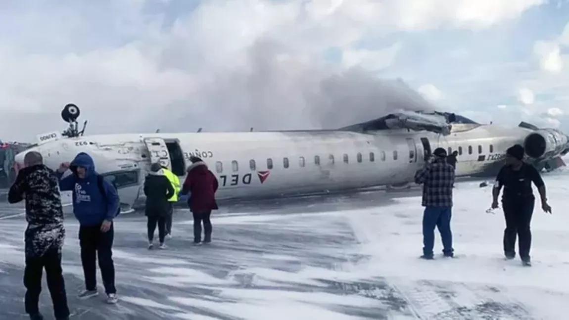 Fiecare pasager aflat în avionul care s-a răsturnat în timpul unei aterizări forţate în Toronto va primi 30.000 de dolari
