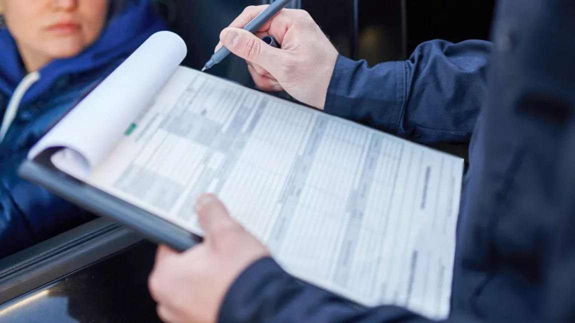 Conducătorii auto care fac asta rămân pe loc fără permis! Abaterea rutieră care se sancționează drastic