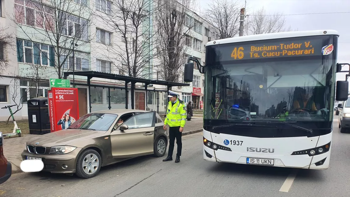O femeie din Iași a blocat o stație de autobuz, după ce și-a parcat BMW-ul lângă trotuar. Când a revenit la mașină, a avut o surpriză din partea polițiștilor