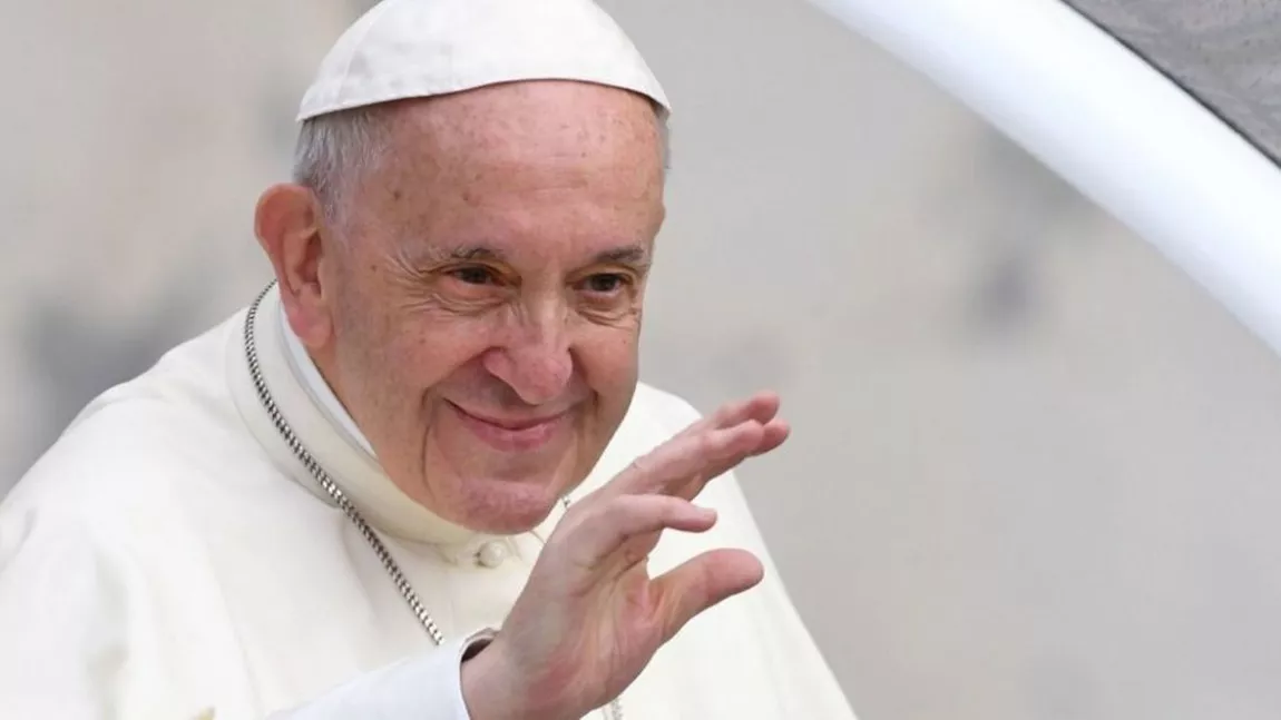 Papa Francisc rupe tăcerea: Primul mesaj de pe patul de spital