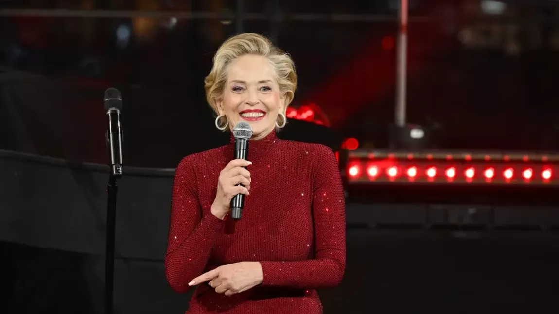 Sharon Stone, lecție de încredere la 66 de ani: „Axilele mele au pliuri acum, dar le iubesc”