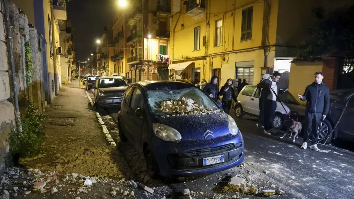 Panică în Napoli: Cutremurul puternic i-a alungat pe oameni în stradă