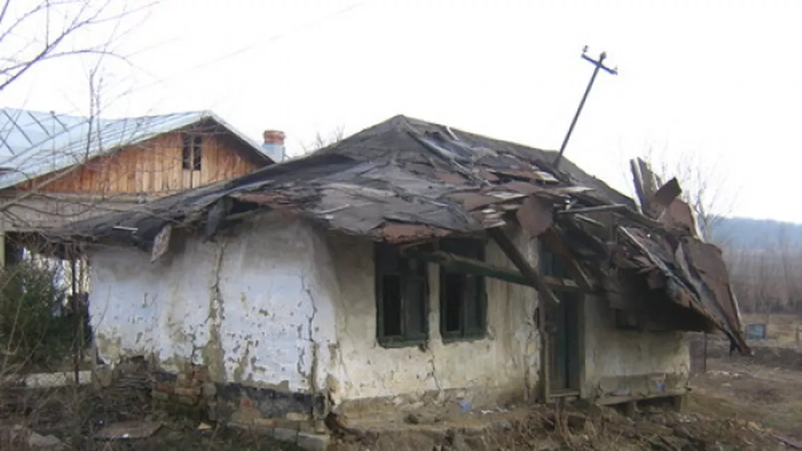Ce ascundea o casă bătrânească din Dolj. Oamenii au rămas șocați când au văzut ce a ieșit de sub dărâmături