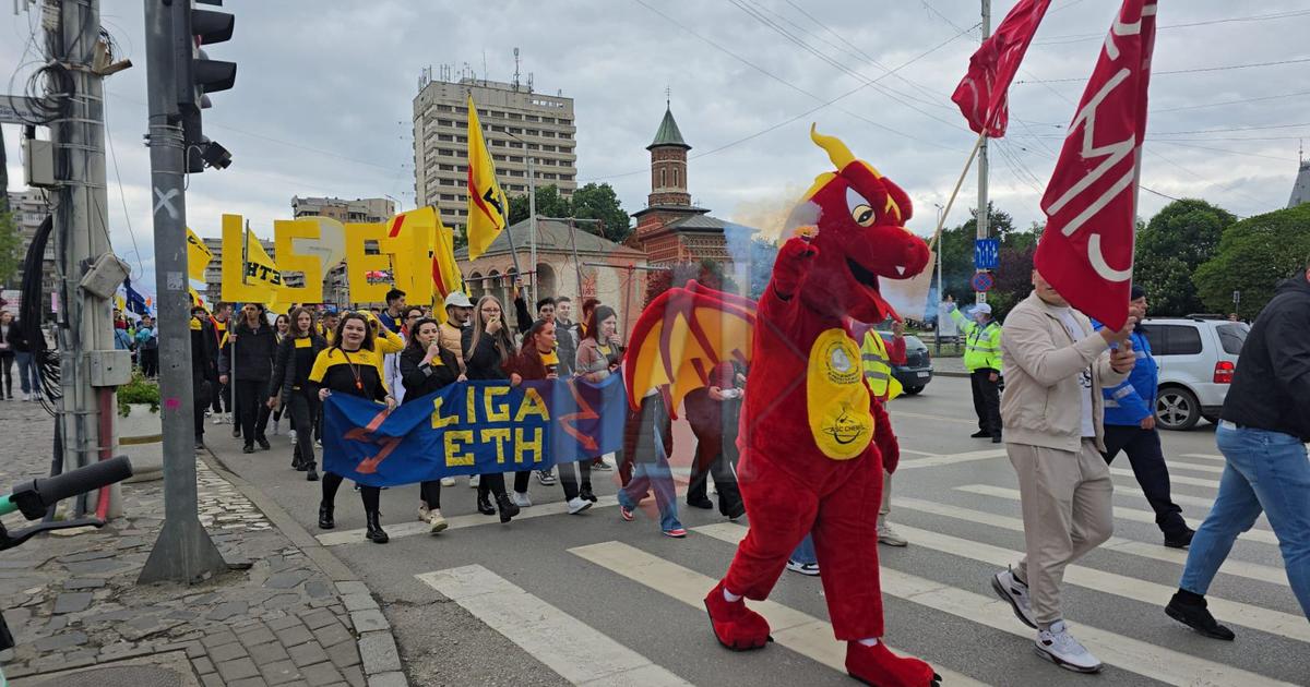 Parada organizațiilor studențești FestStudis 2025: Un eveniment vibrant dedicat tinerei generații și inovației.