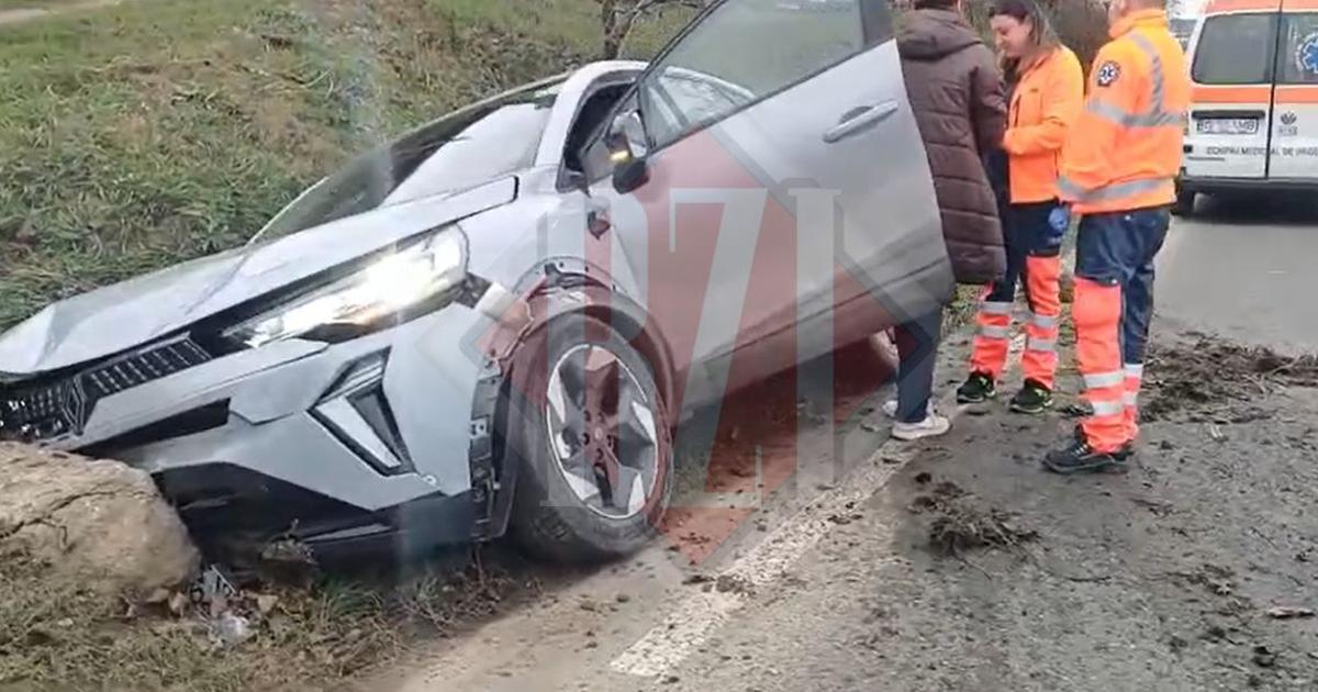 Accident rutier între Vânători și Cârlig: o șoferiță a lovit un cap de pod.