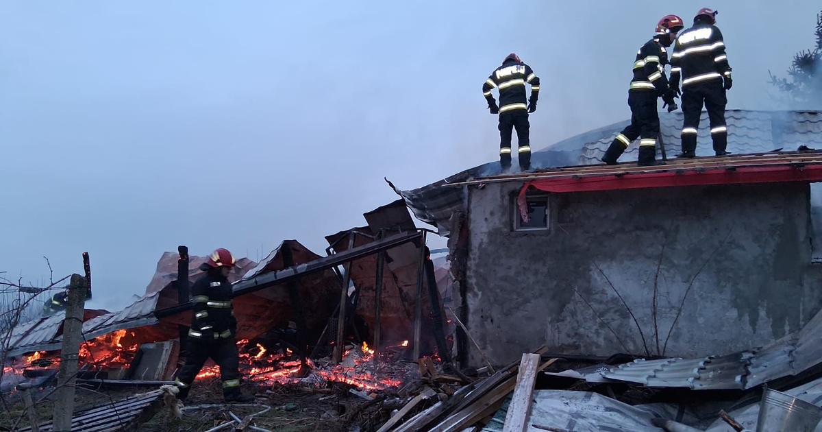 Incendiu puternic în comuna Dolhești: o casă a fost devastată de flăcări