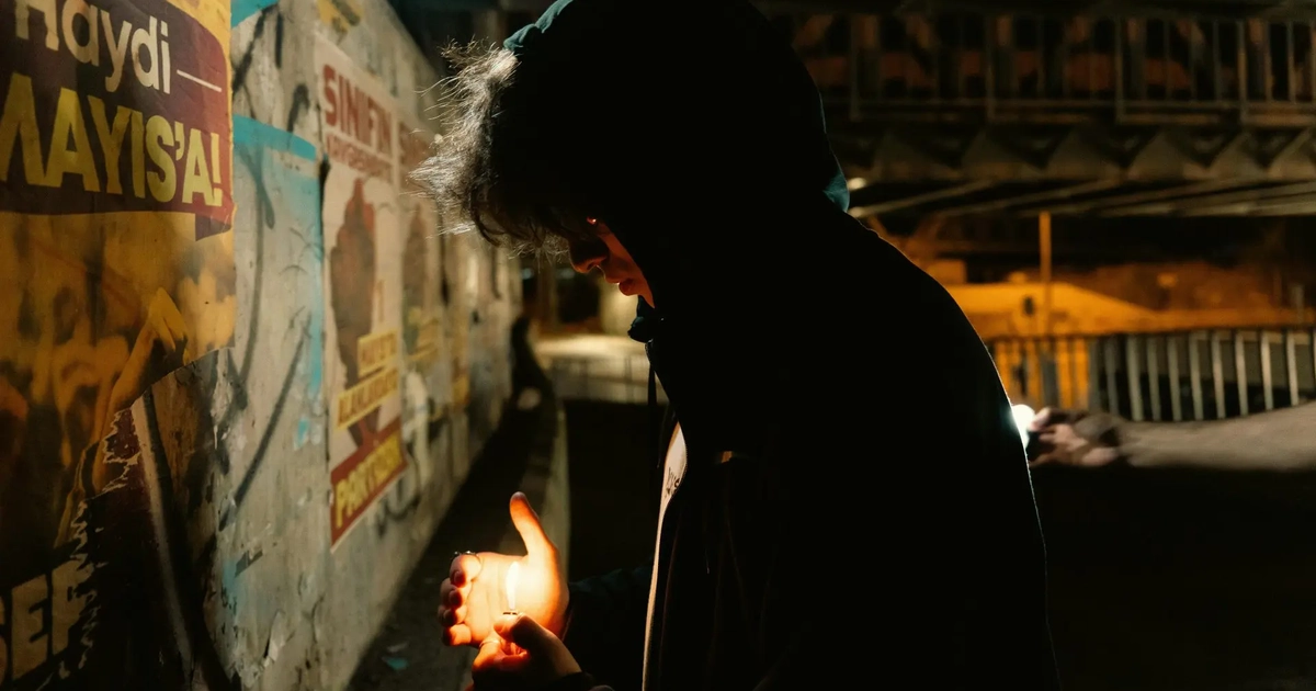 Cum ajung copiii și adolescenții la violență extremă: factori declanșatori și semnele ignorate prea târziu.