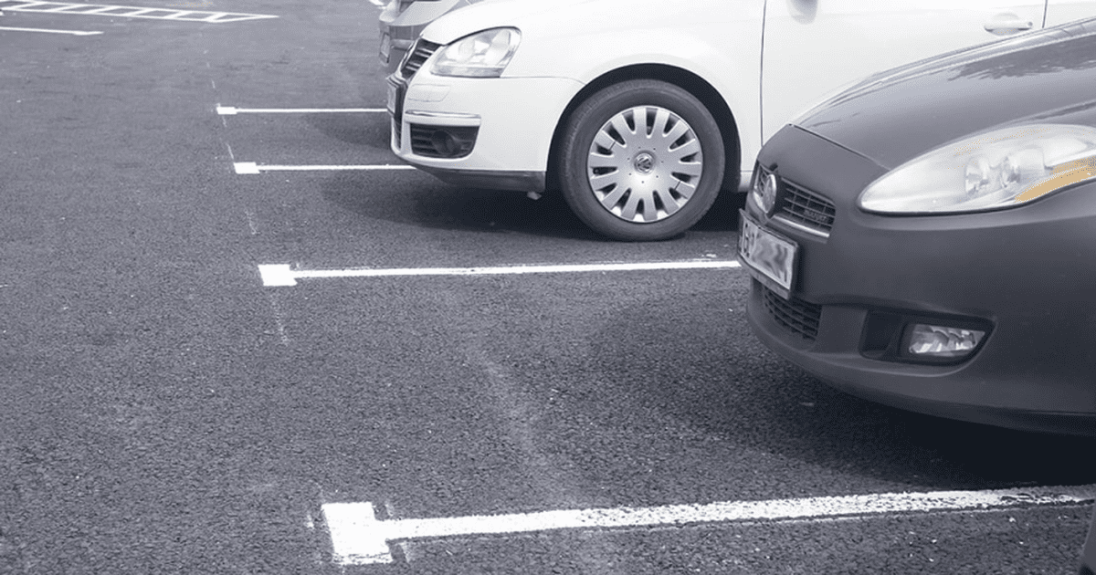 Primăria Iași licitează pentru peste 30 de locuri de parcare pe șase străzi din oraș.