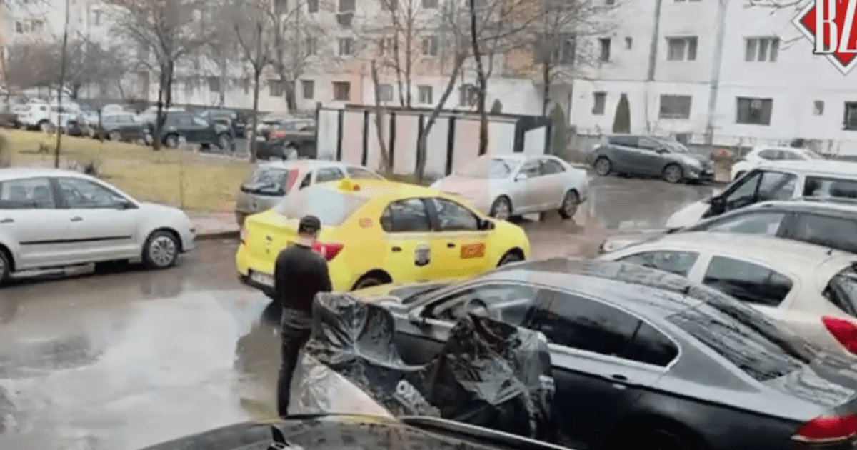 Taximetrist surprins urinând pe stradă în Cartierul Frumoasa, Iași