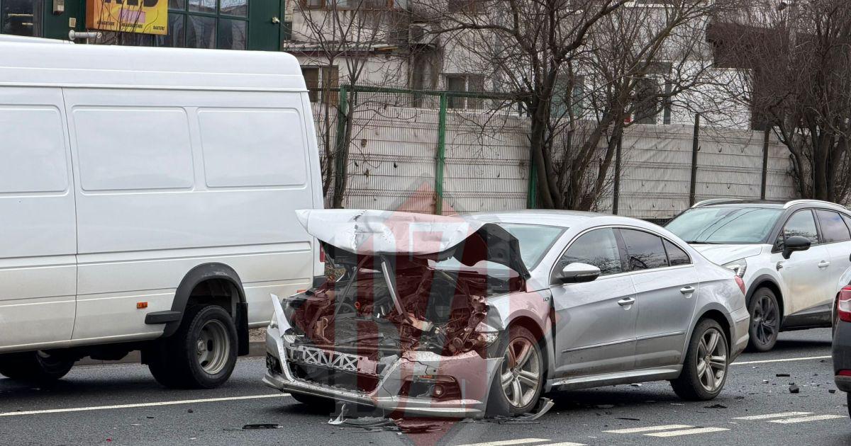 Accident pe bulevardul Poitiers: două mașini colisează, o femeie este rănită.