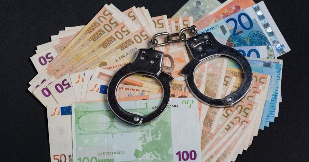 Doi bărbați, acuzați de prejudicierea statului cu peste 35 de milioane de lei, contestă măsurile preventive, unul invocând probleme medicale.