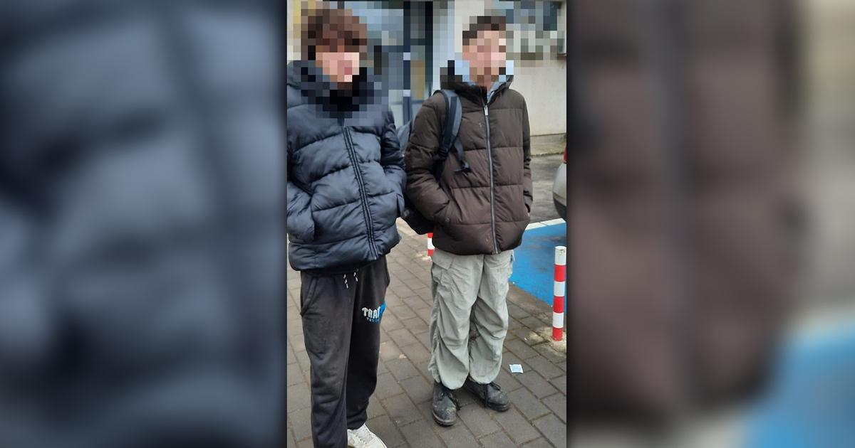 Doi frați din Iași, depistați cerșind în loc să frecventeze școala, sunt suspectați de tâlhărie.