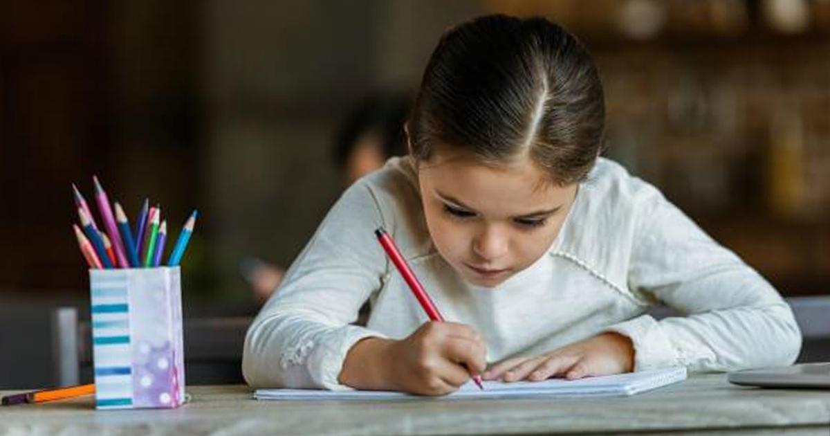 Imaginația copiilor de acum două decenii: povești și lumi create cu o naturalete greu de egalat astăzi.