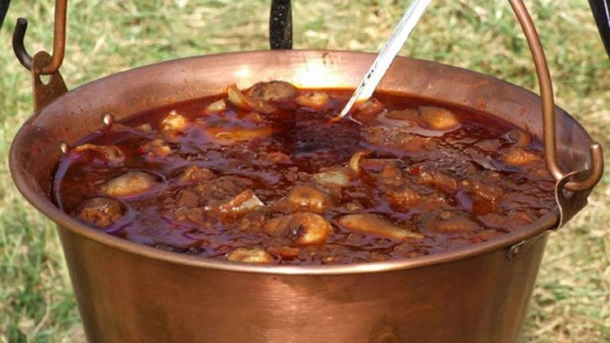 gulas_la_ceaun.jpg