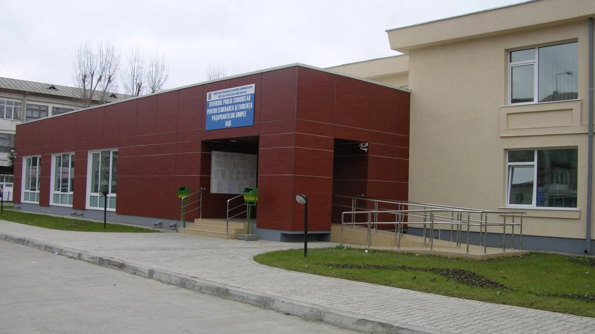 Sute de ieșeni întorși din străinătate și-au schimbat pașapoartele și permisele de conducere