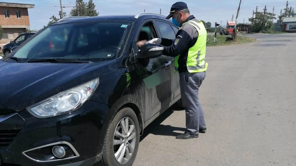 Permis de conducere fals, descoperit de poliţiştii de frontieră