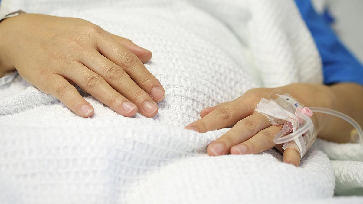 pacient coronavirus pe patul de spital