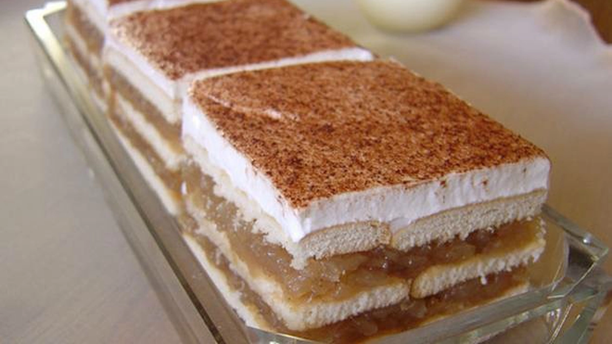 prajitura cu mere si biscuiti
