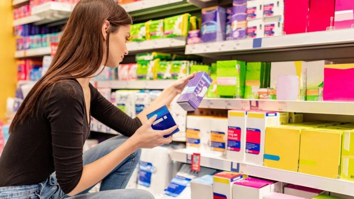 Scoția a devenit prima țară din lume care distribuie absorbante gratuite pentru cei care nu își pot permite