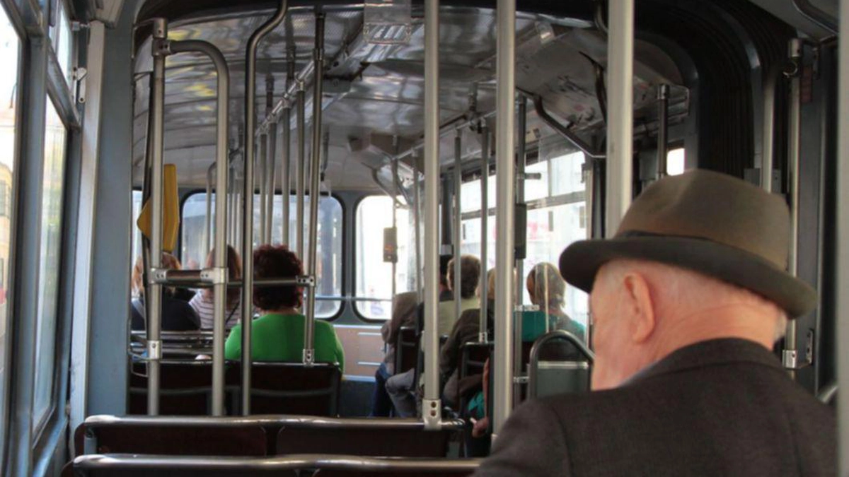 pensionari-tramvai