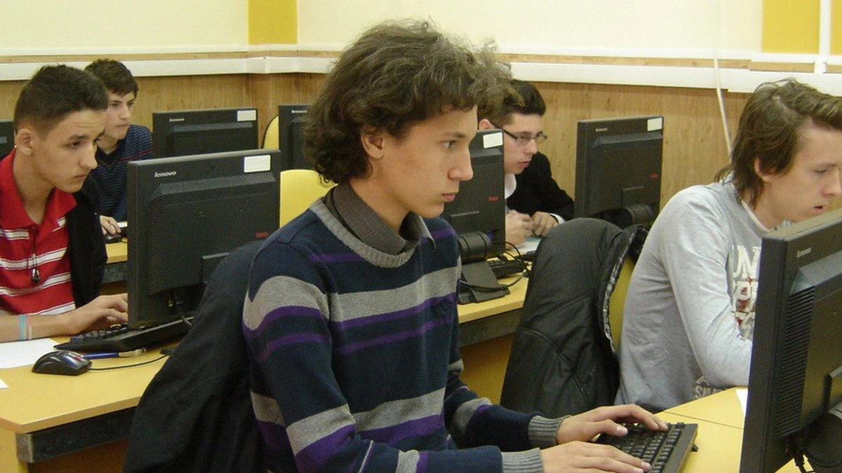 Elevi- la -pregătirea -derulată- în -cadrul -Centrului -de -Excelență- Iași