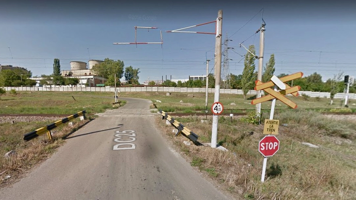 Fabrica-Antibiotice-SA-văzută-dinspre-linia-de-cale-ferată-la-intrare-în-municipiul -Iași