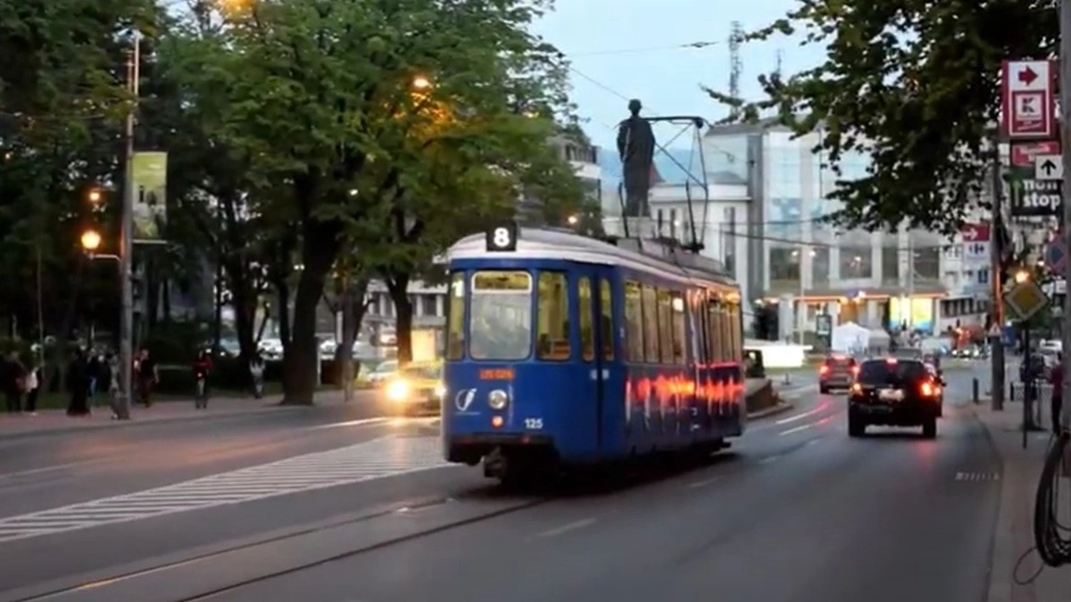 tramvai-CTP-circulând-pe-bulevardul-Copou-din-municipiul-Iași