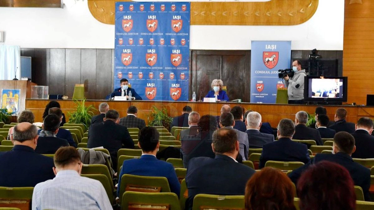 Ședință-de-Consiliu-Județean-în-Sala-Mare-a-Prefecturii-Iași