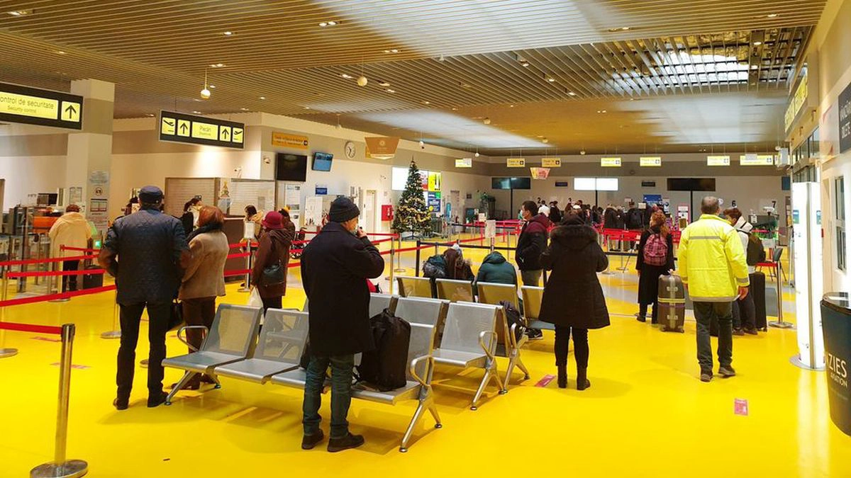 oameni-aeroport -iasi