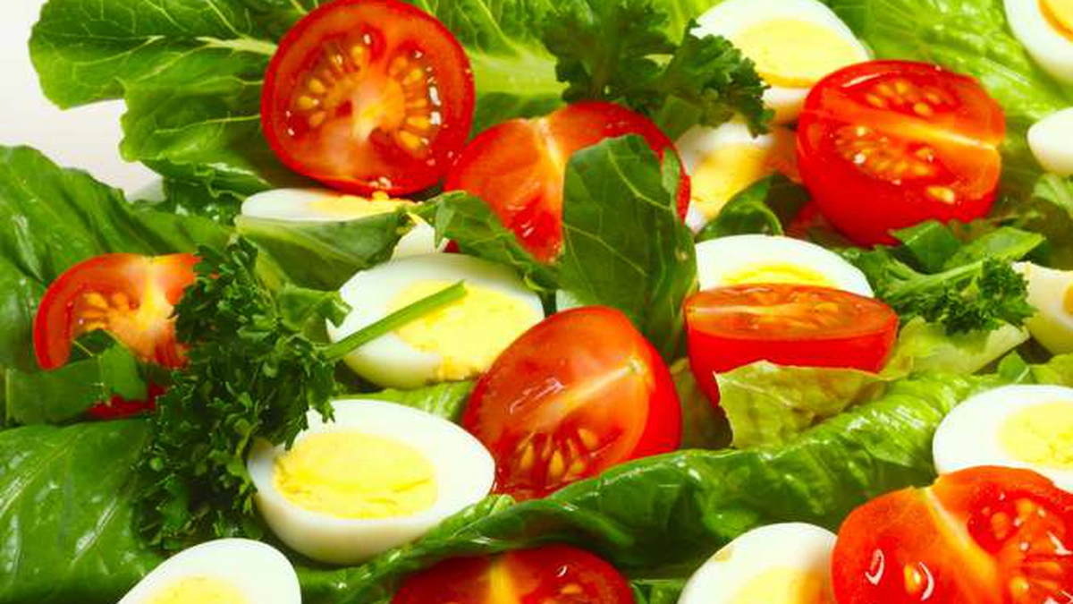 salata de oua cu rosii