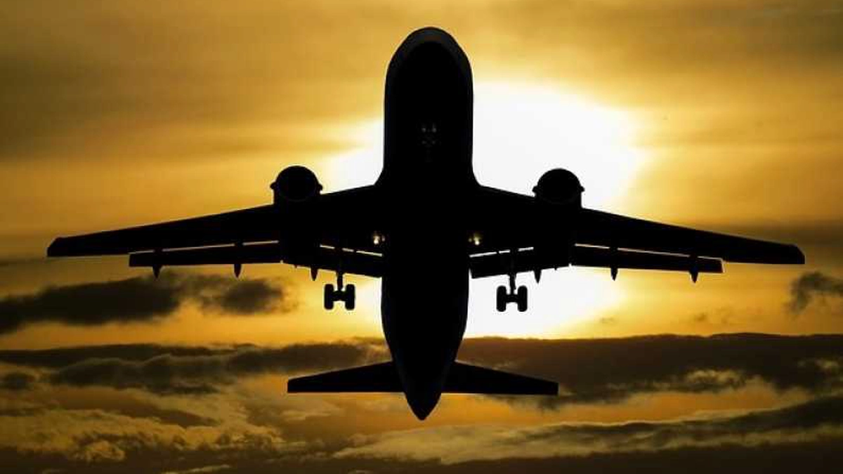 Avion în aer