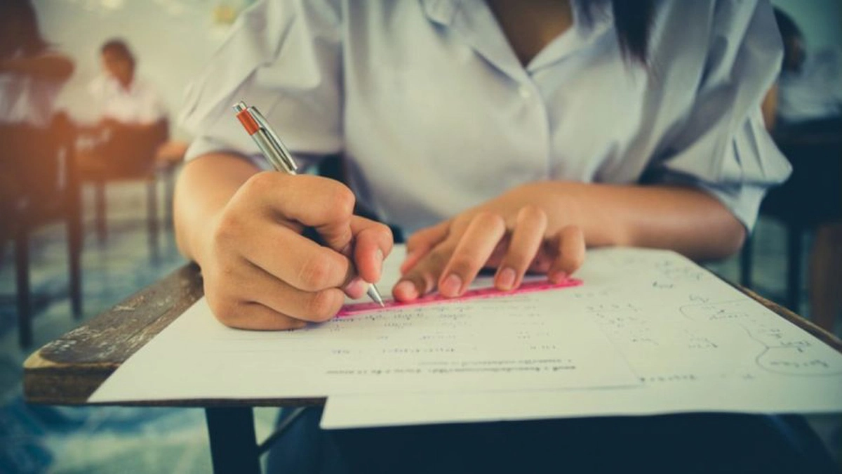 Candidați-la-probă-scrisă-de-la-examenul-de-Bacalaureat-și-subiecte-la-materia-Matematică