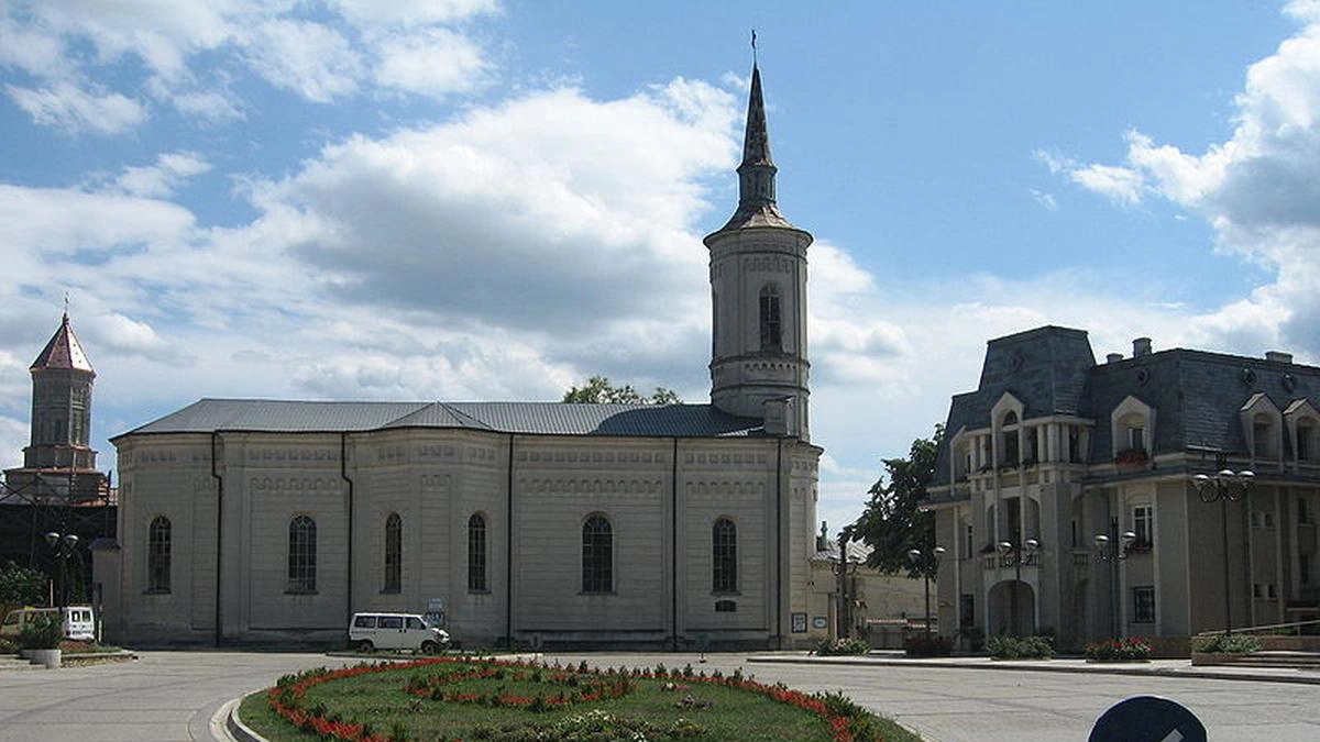 Catedrala-Adormirea-Maicii-Domnului-din-Iaşi-(2)