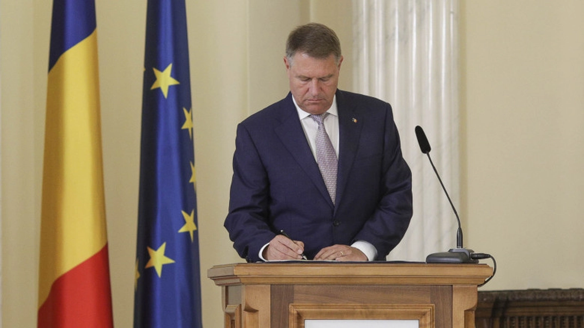 Klaus Iohannis a semnat