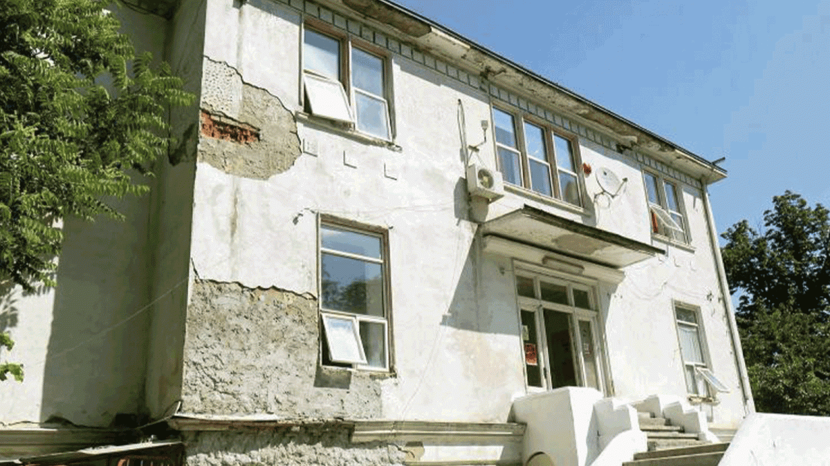 Clădirea-în-care-funcționează-Secția-Pașcanu-de-la-Spitalul-de-Pneumologie,-din-Iași