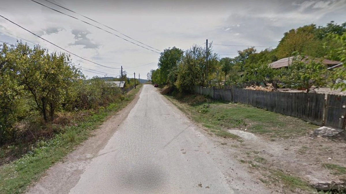 Un-drum-din-comuna-Sinești,-județul-Iași