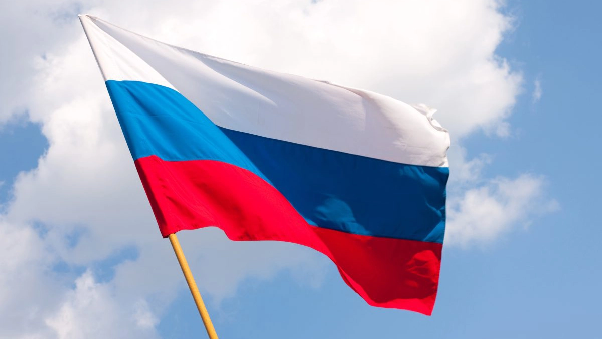 Russian,Flag,On,A,Background,Blue,Sky