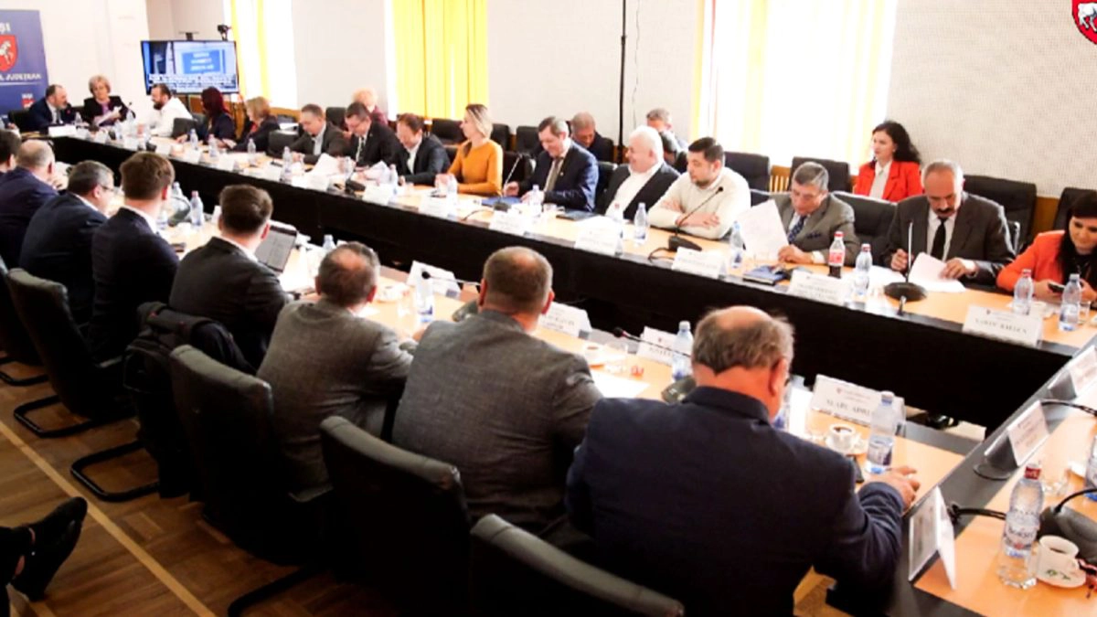 Ședință-Consiliului-Județean-Iași-desfășurată-în-sala-Mare-a-Prefecturii