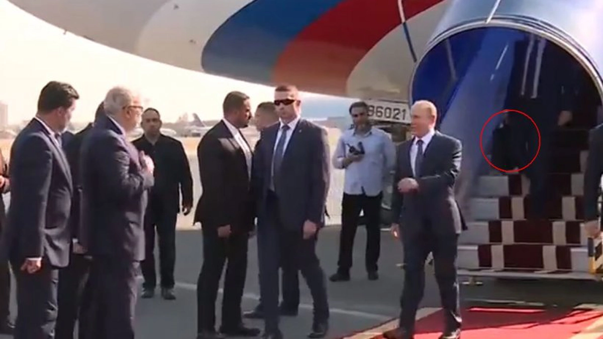 omul cu servieta Putin
