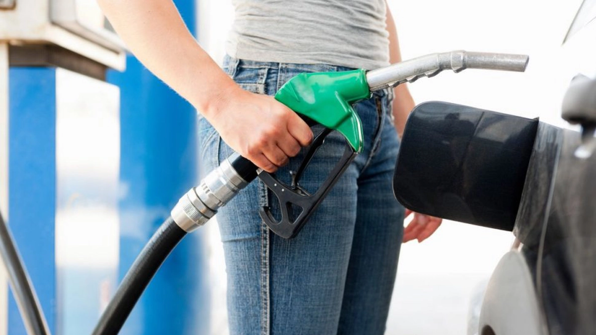 soferi-alimentat-benzina-gratis-barbat-descoperit-truc-benzinarie-795110