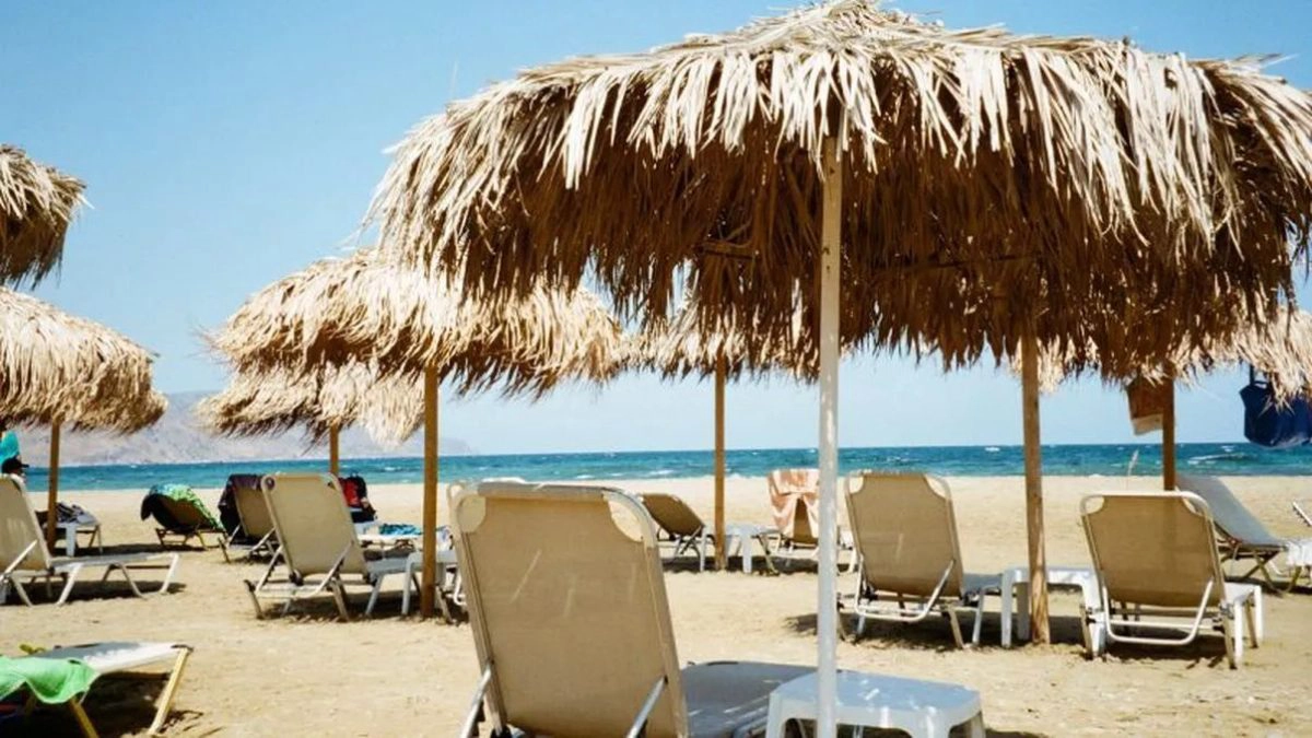 costă-să-închiriezi-un-șezlong-Mamaia